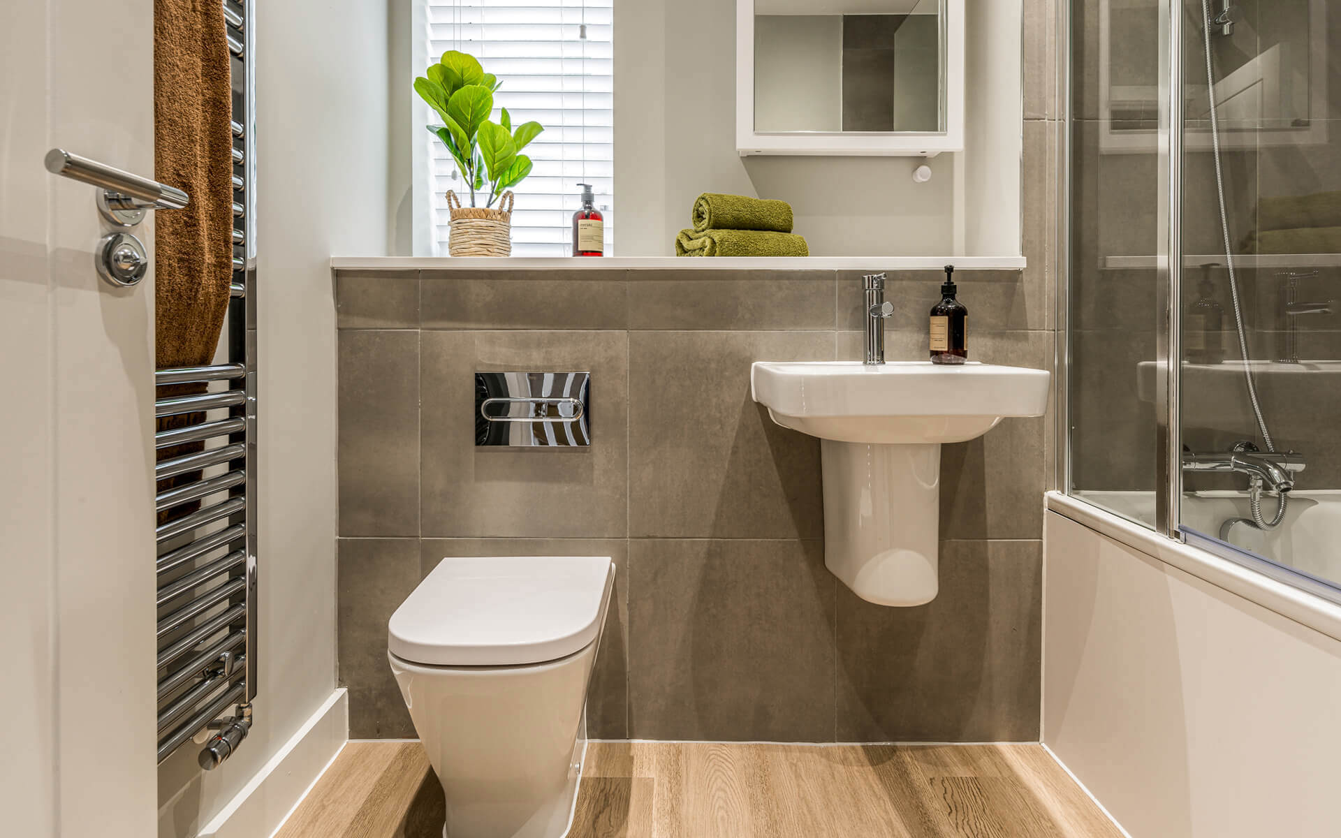 Rushlake Meadows Pine Bathroom