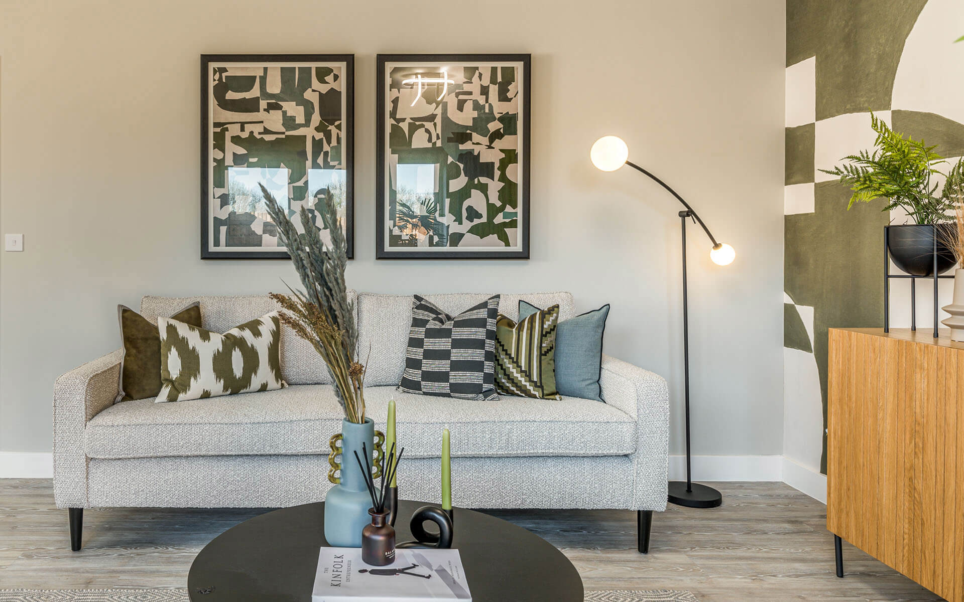 CG2902 Western Gate Living Room