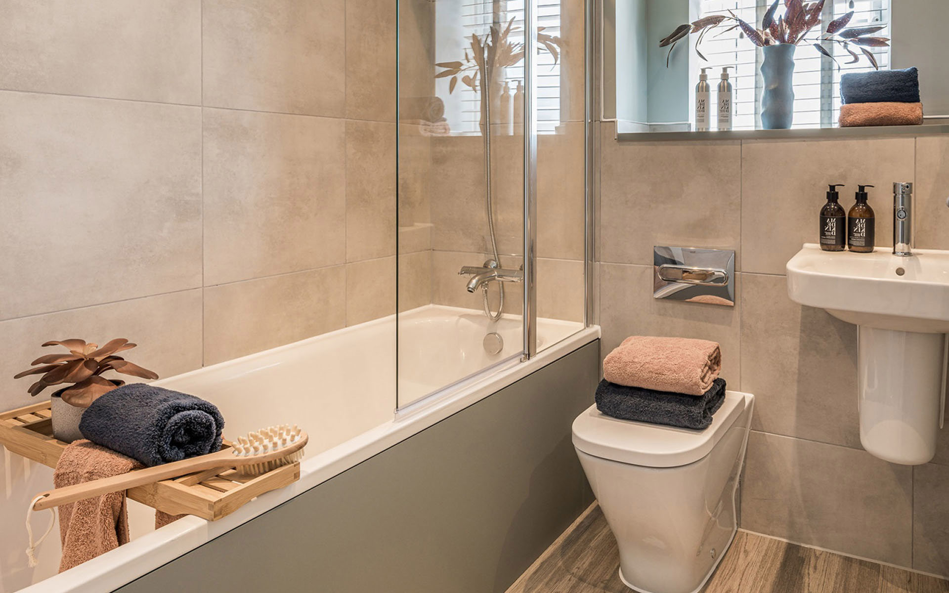 Hanwood Park Fern Bathroom