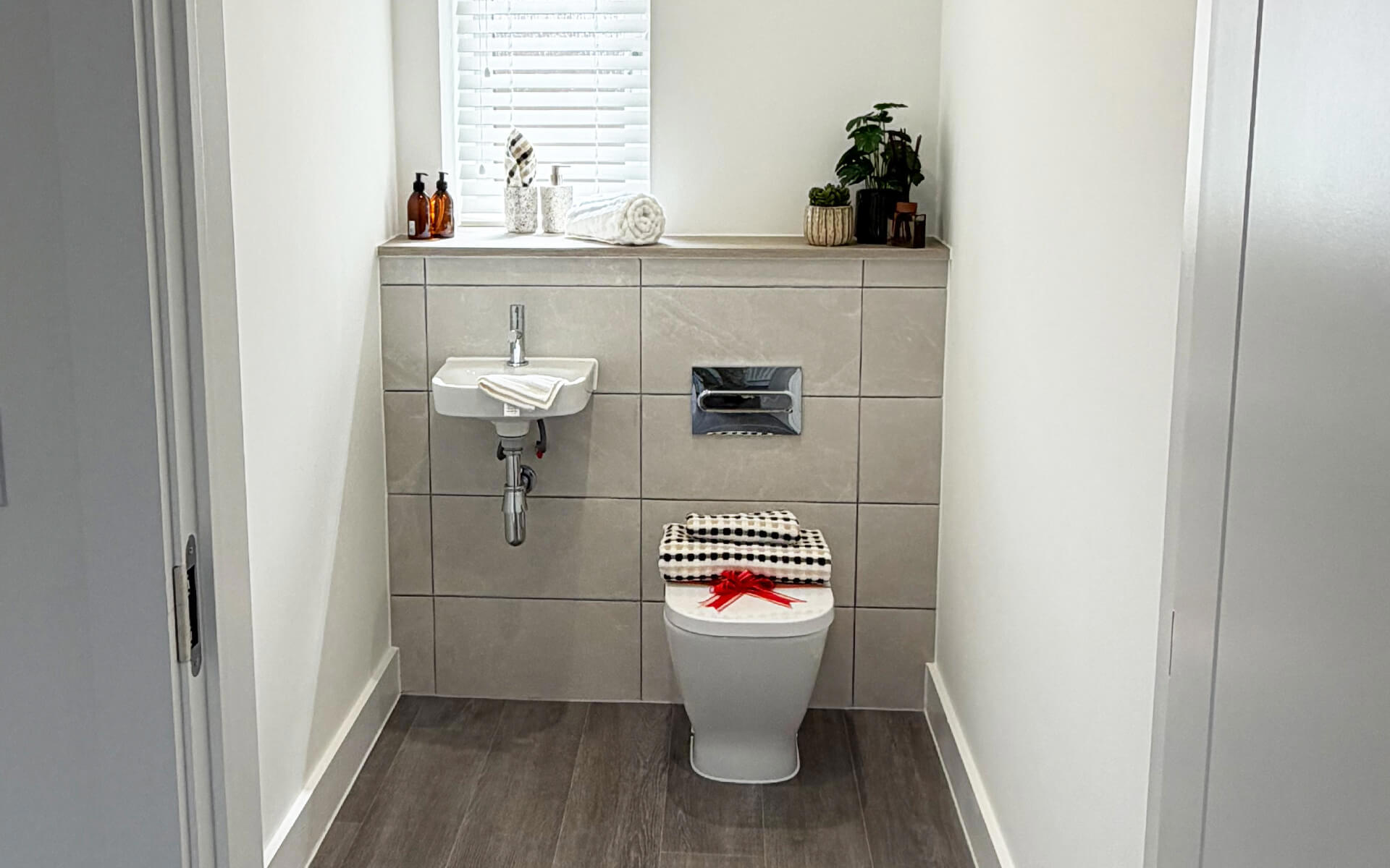 Sandalwood_Cloakroom.jpg
