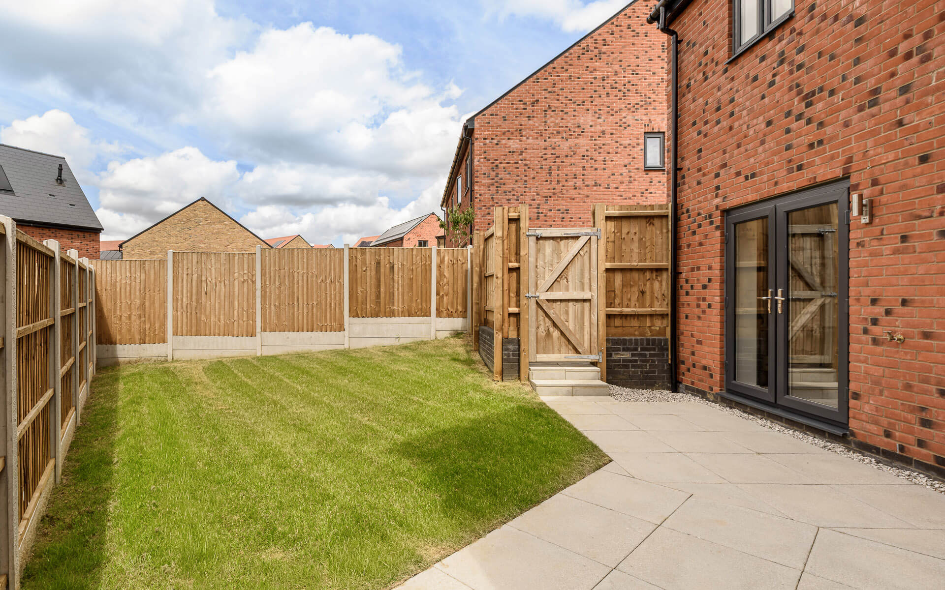 5587 Roseberry Garden