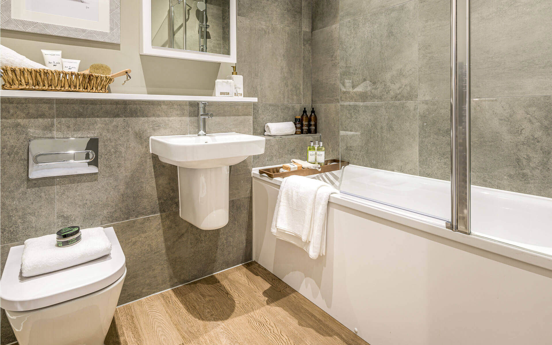 Rushlake Meadows Maple Bathroom