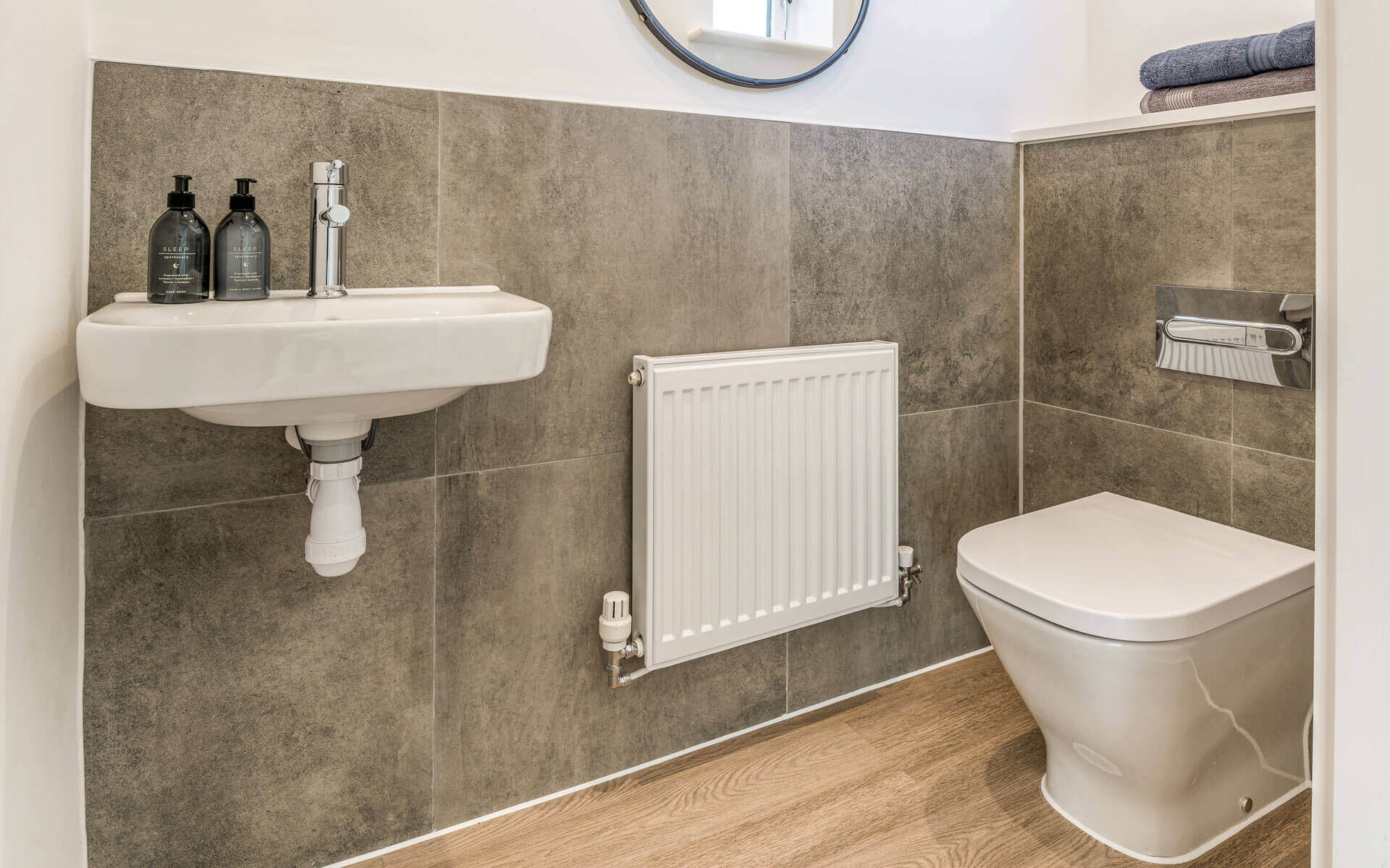 Hawthorn Grove Bramble Cloakroom