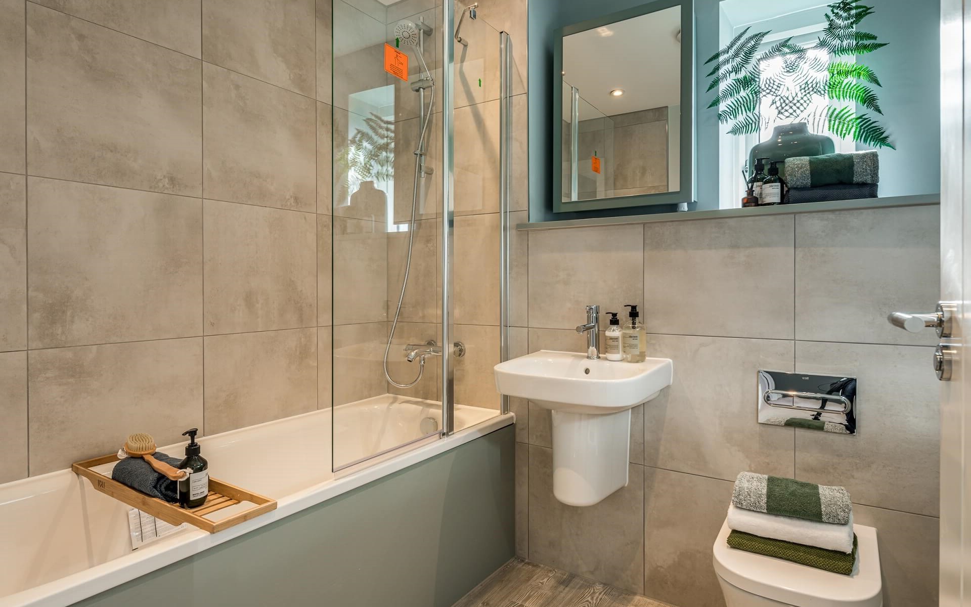 Wolverton Mill Fern Fitted Bathroom With Window