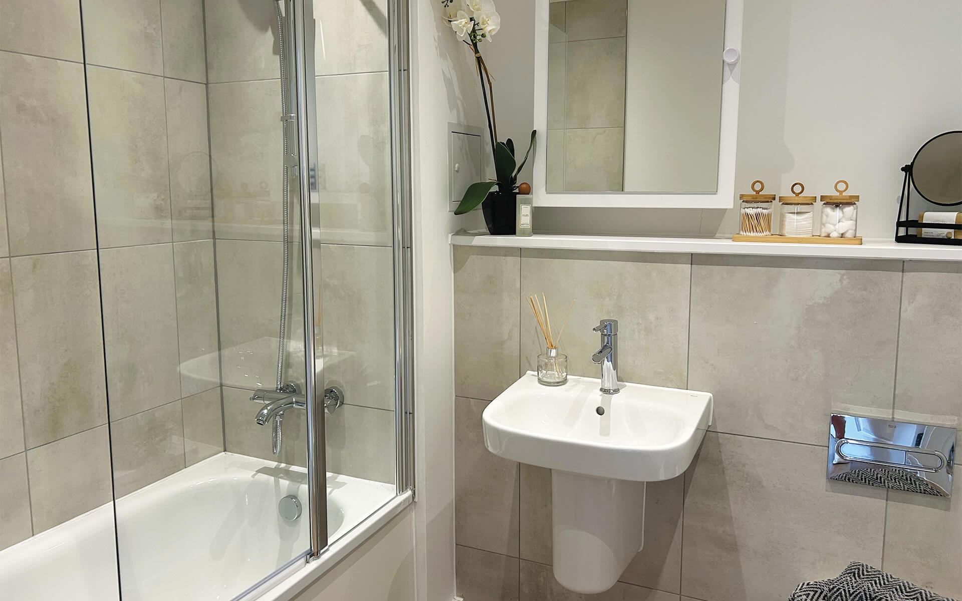 Rosewood Clematis Bathroom(1)