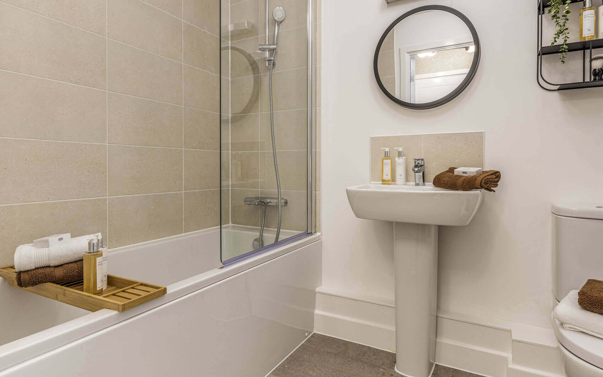 Brookwood Meadows Bilberry Bathroom