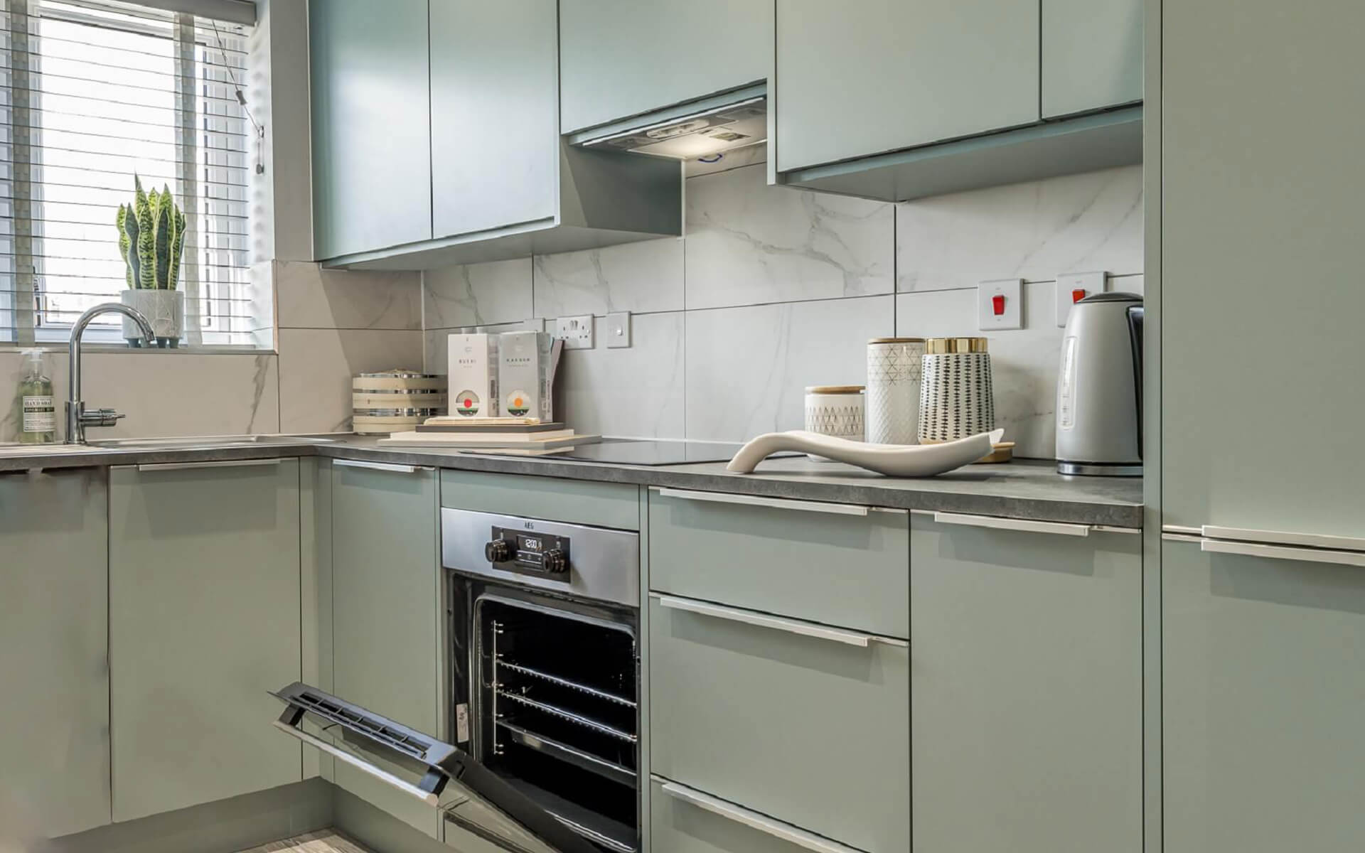 Lombardy Kitchen With Appliances