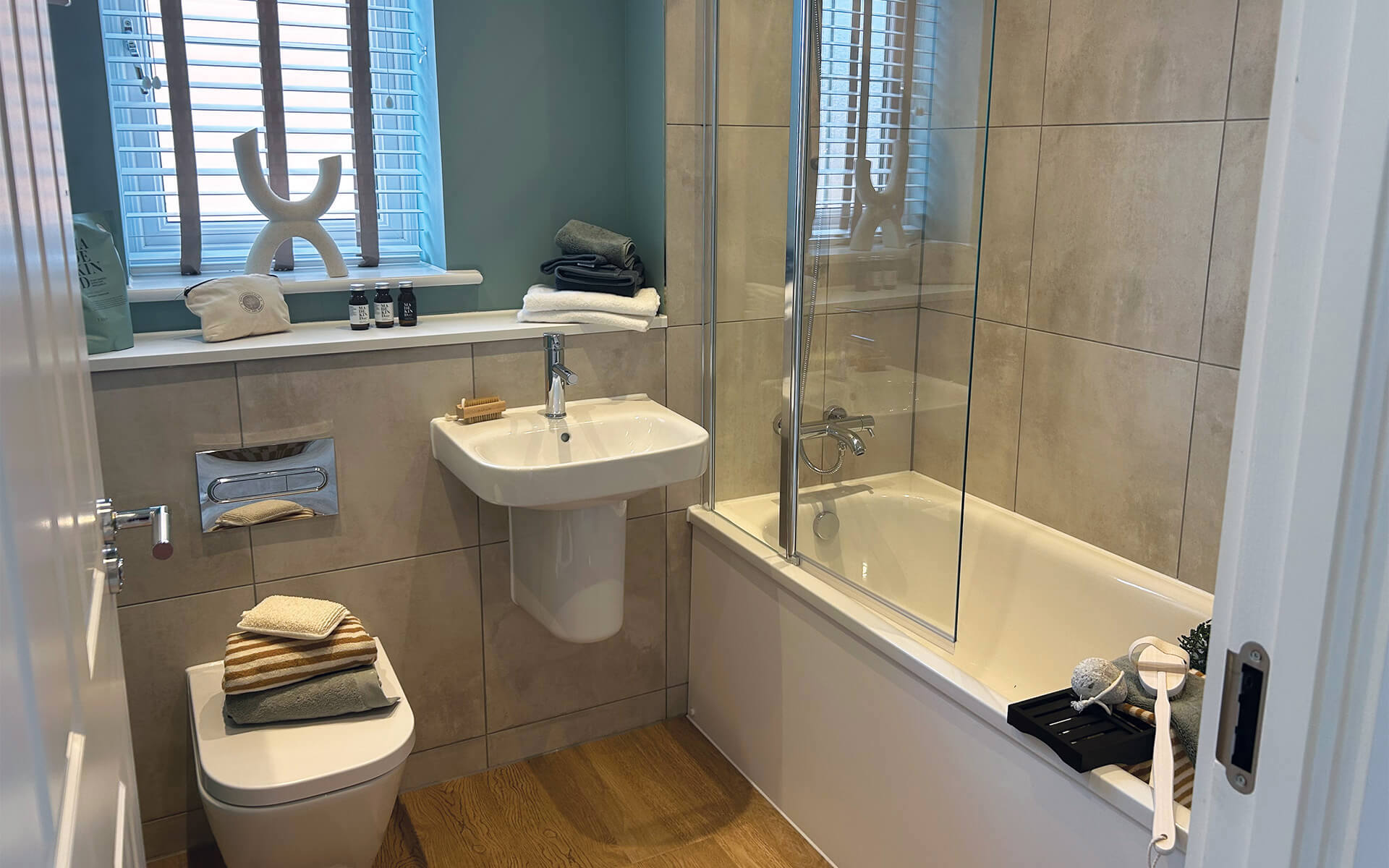 Rosewood Chestnut Bathroom
