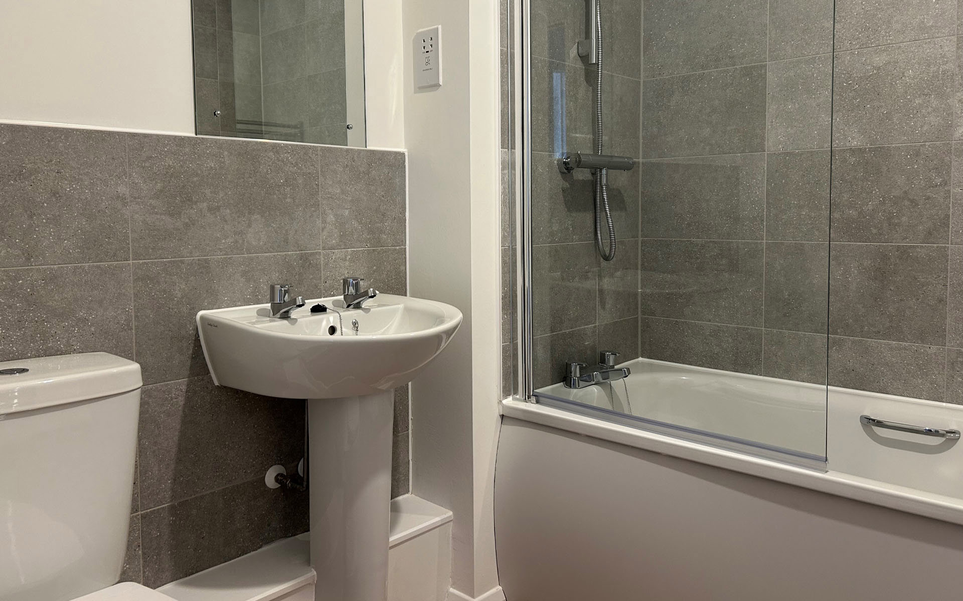 WG P195 Bathroom 3 Web