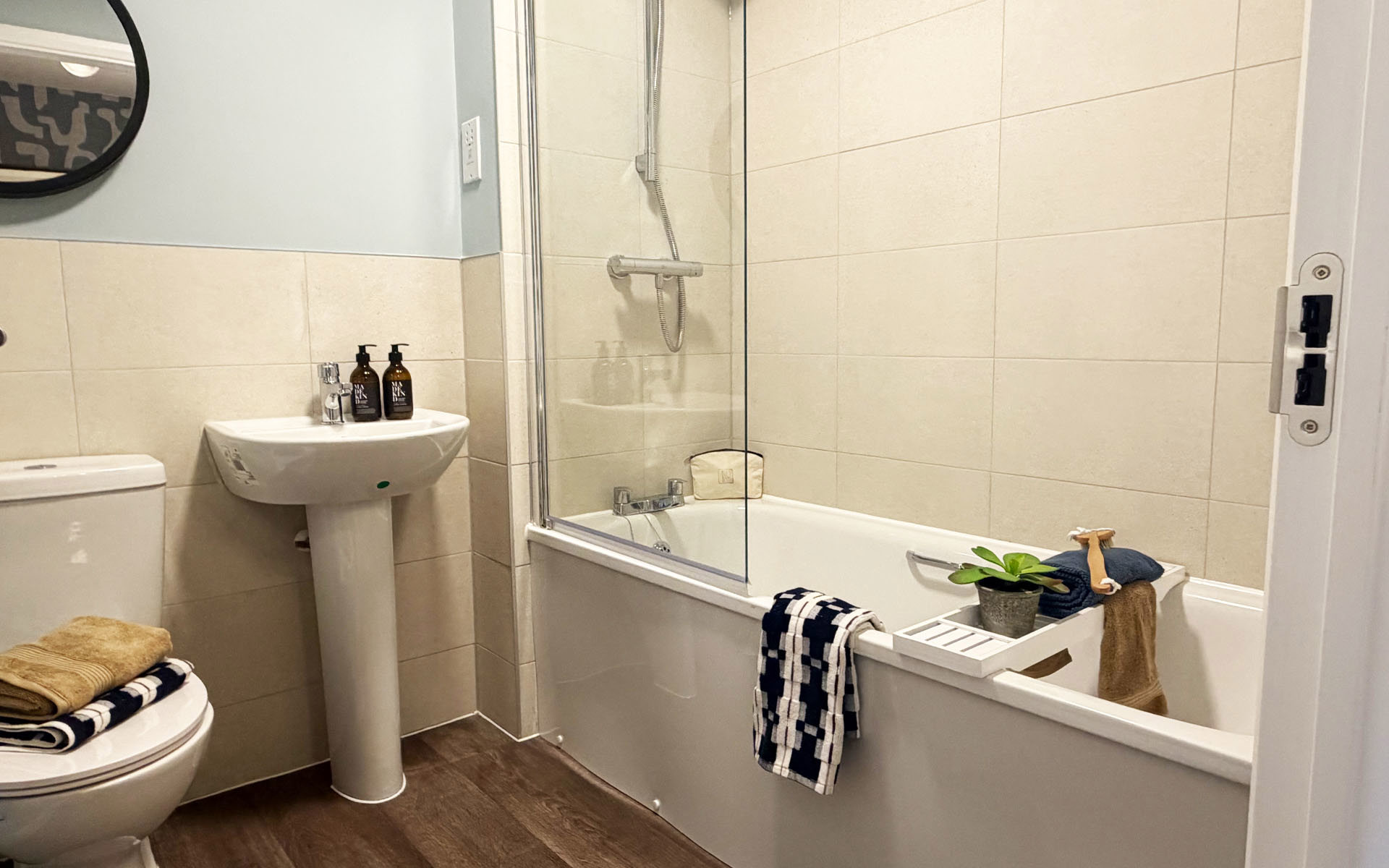 8413 Bathroom