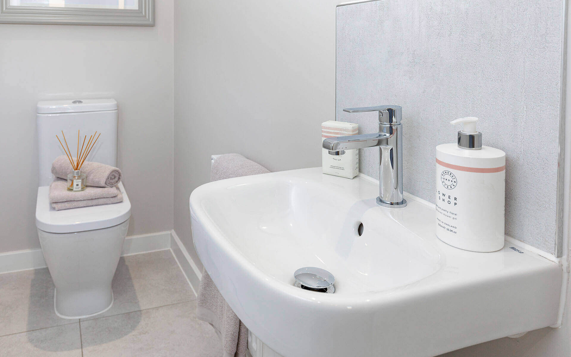 OHS Thehedgerows Elm 4Bed Cloakroom