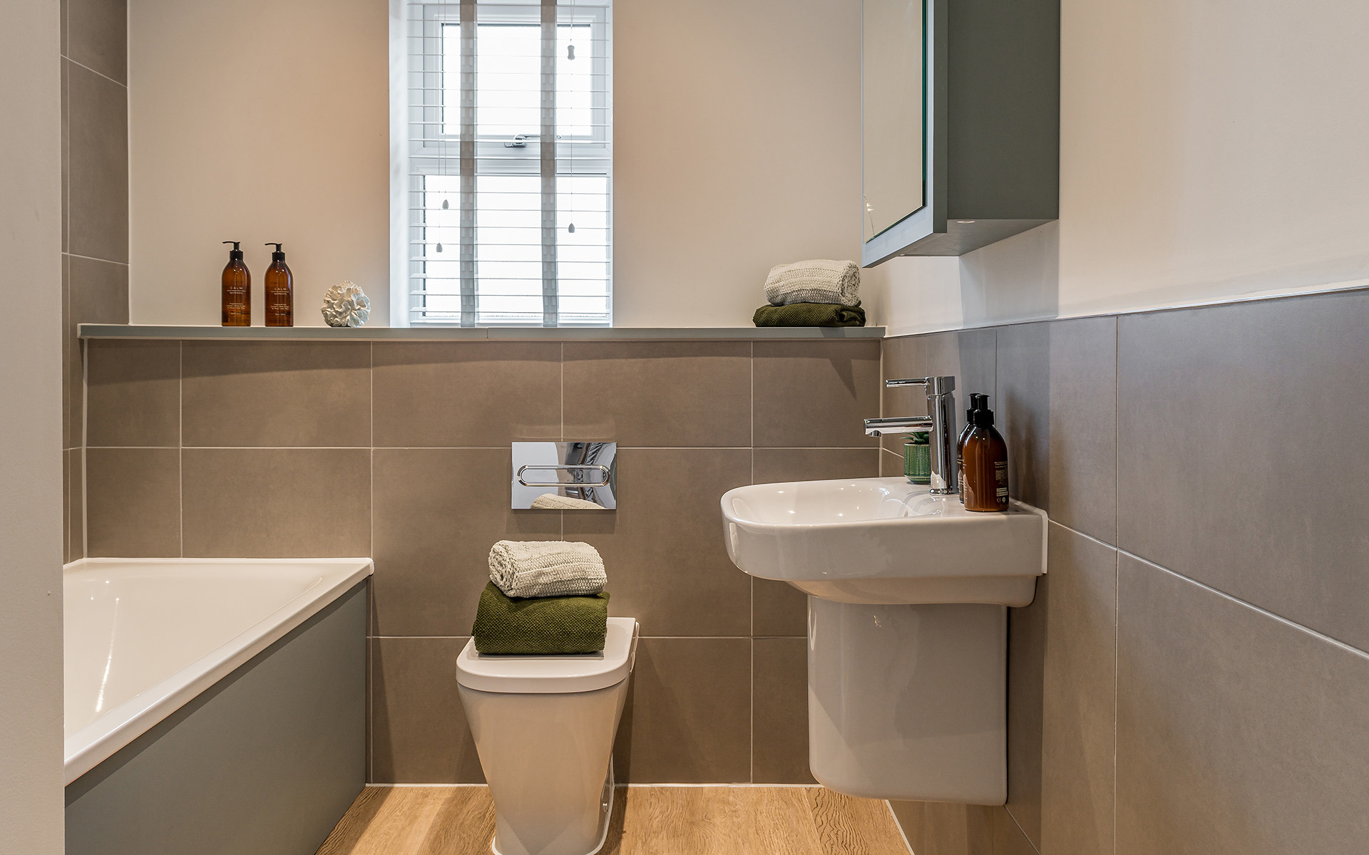 Hawthorn Grove Rose Bathroom