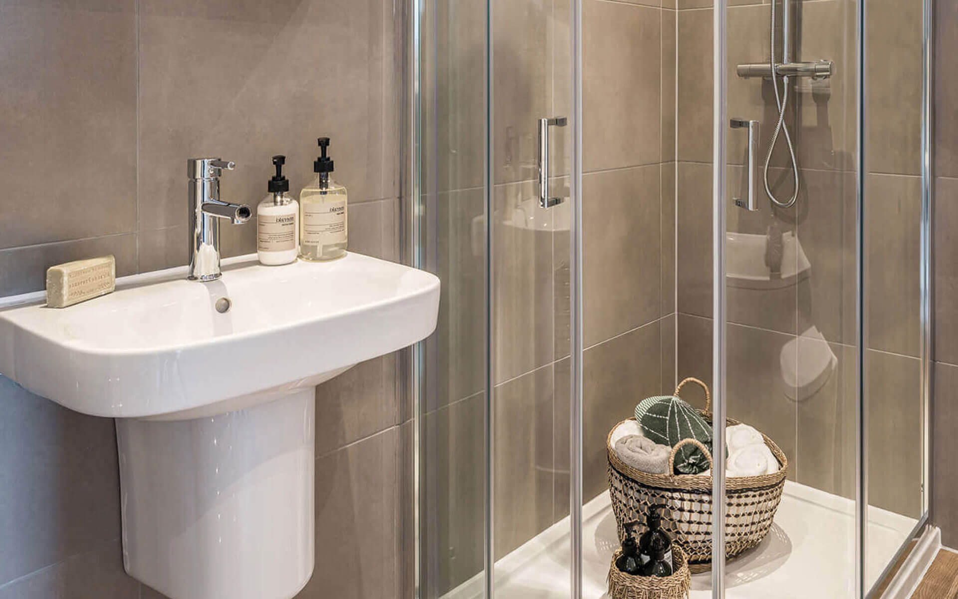 Pearson Heights Apartments The Cliff En Suite (1)