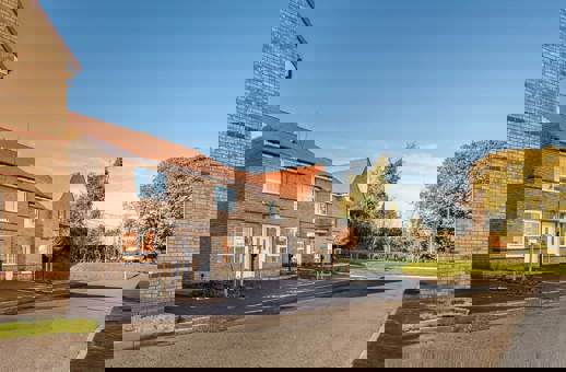 Hawthorn Grove Street Scene 225 228