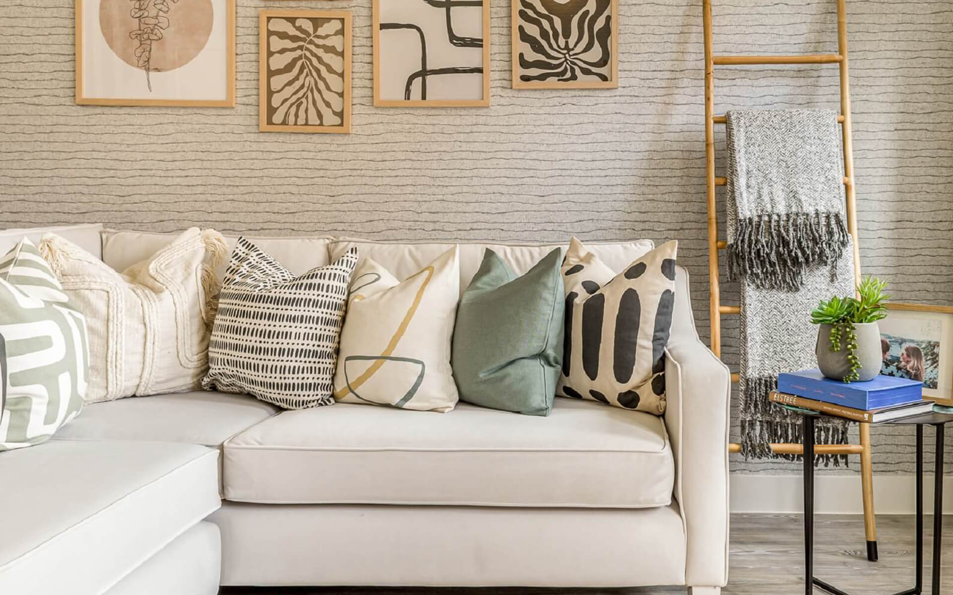 OH At Cromwell Wharf Fradley Living Room 2