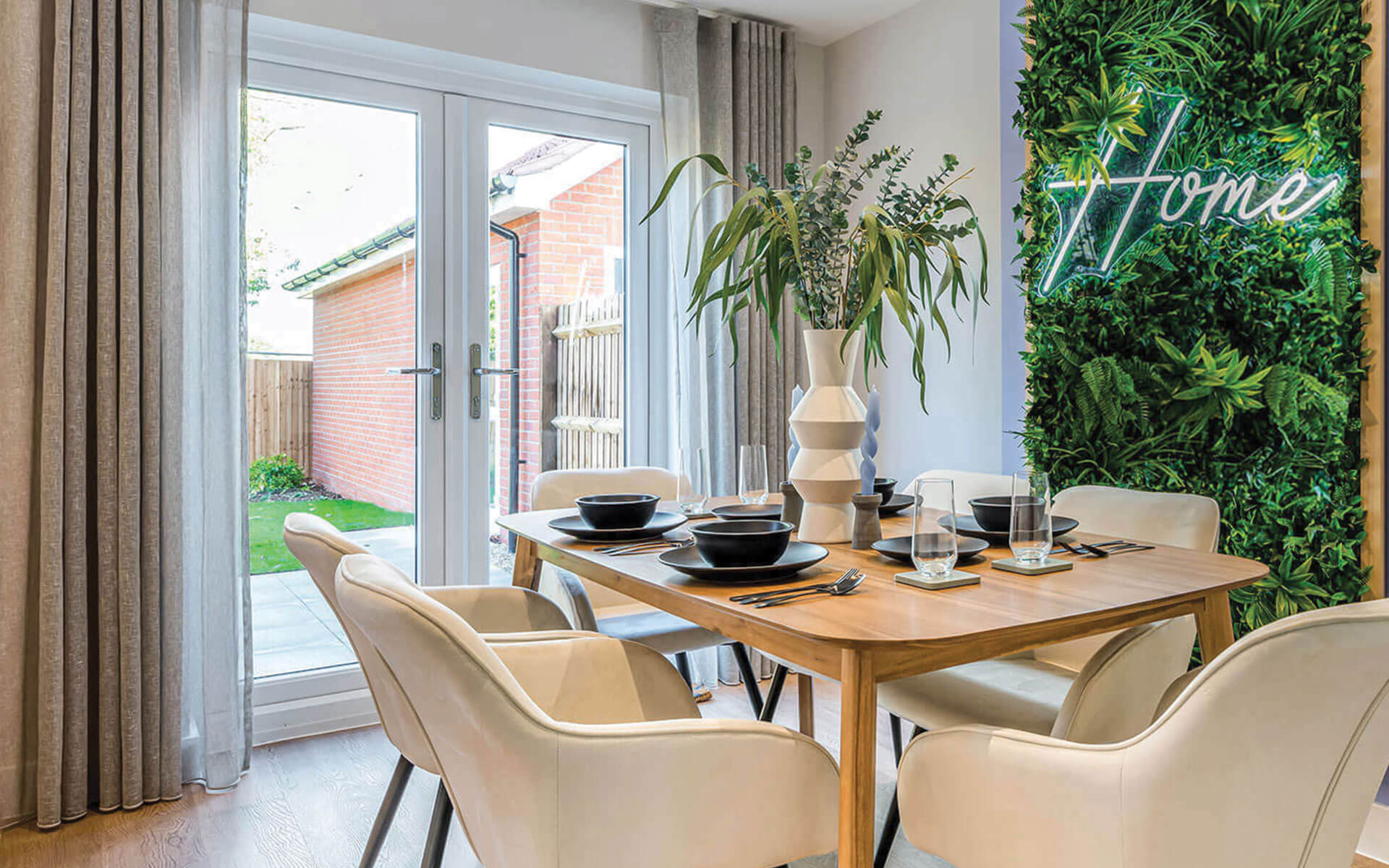 Swingate Park Witherstead Dining Area (3)