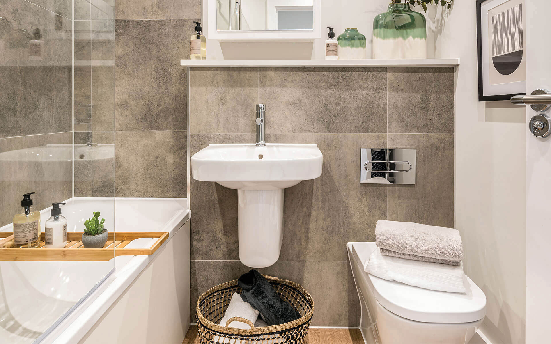 Pearson Heights Apartments The Cove Bathroom(1)