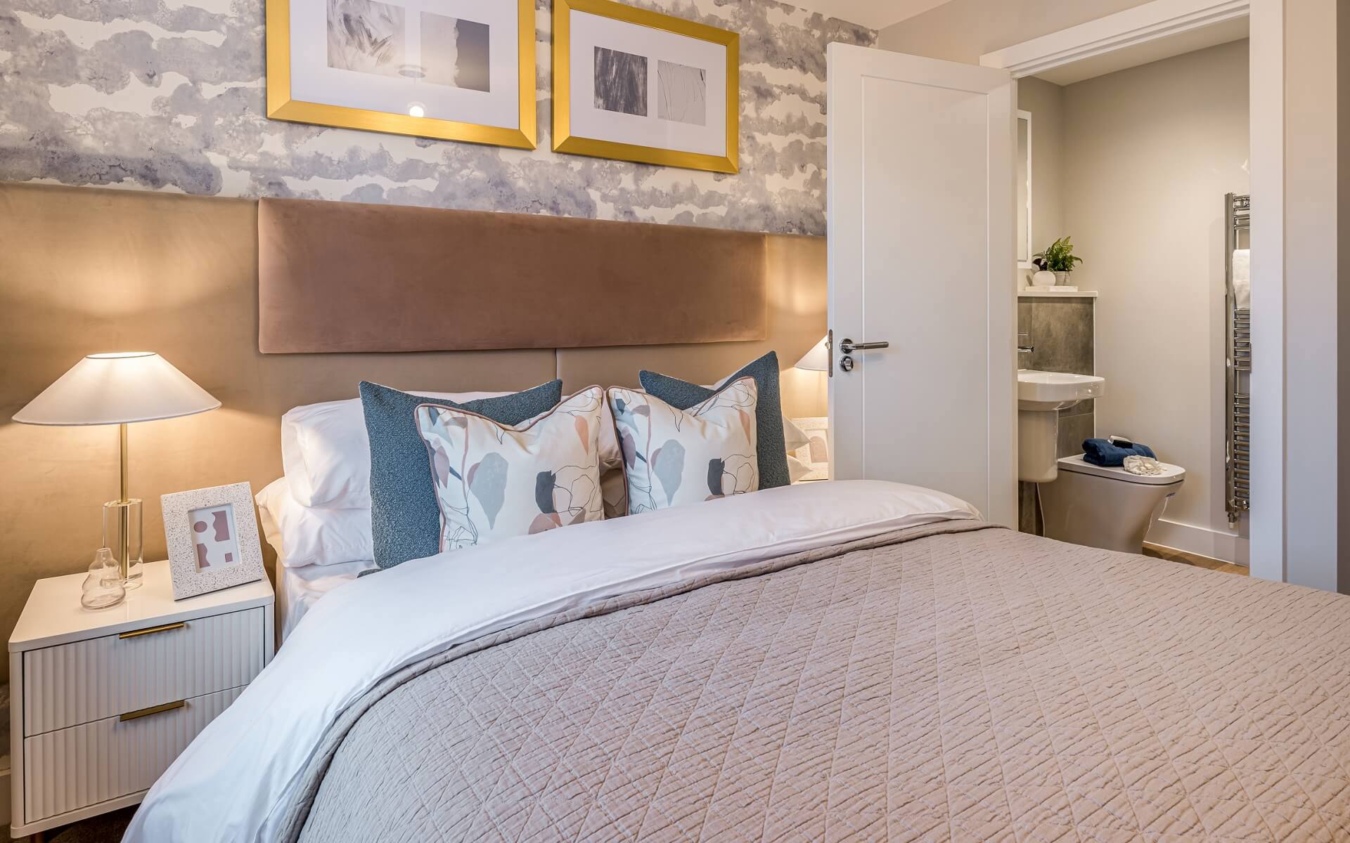 Elm Bedroom d