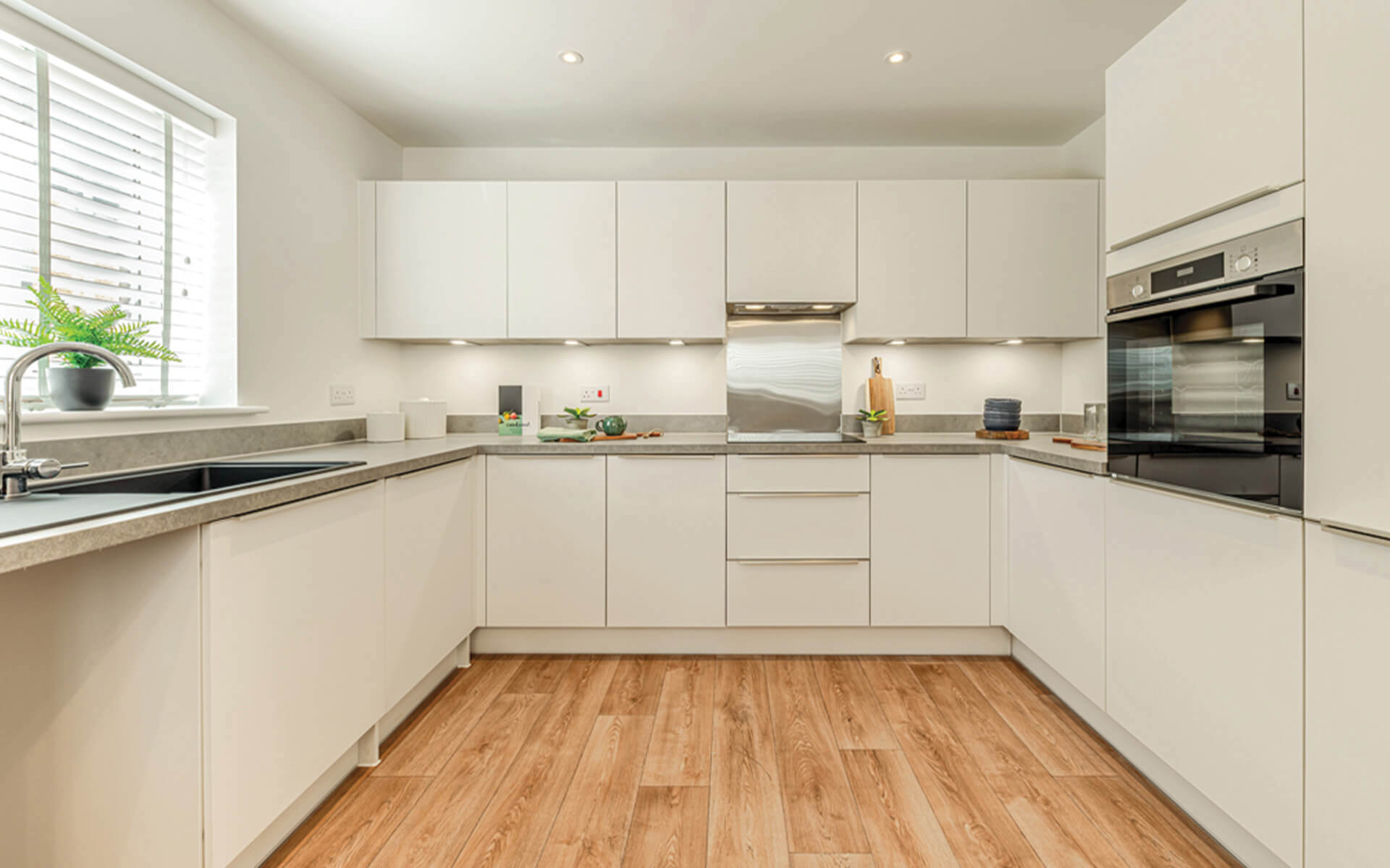 St-Augustines_Satterstead_Kitchen-Diner(2).jpg