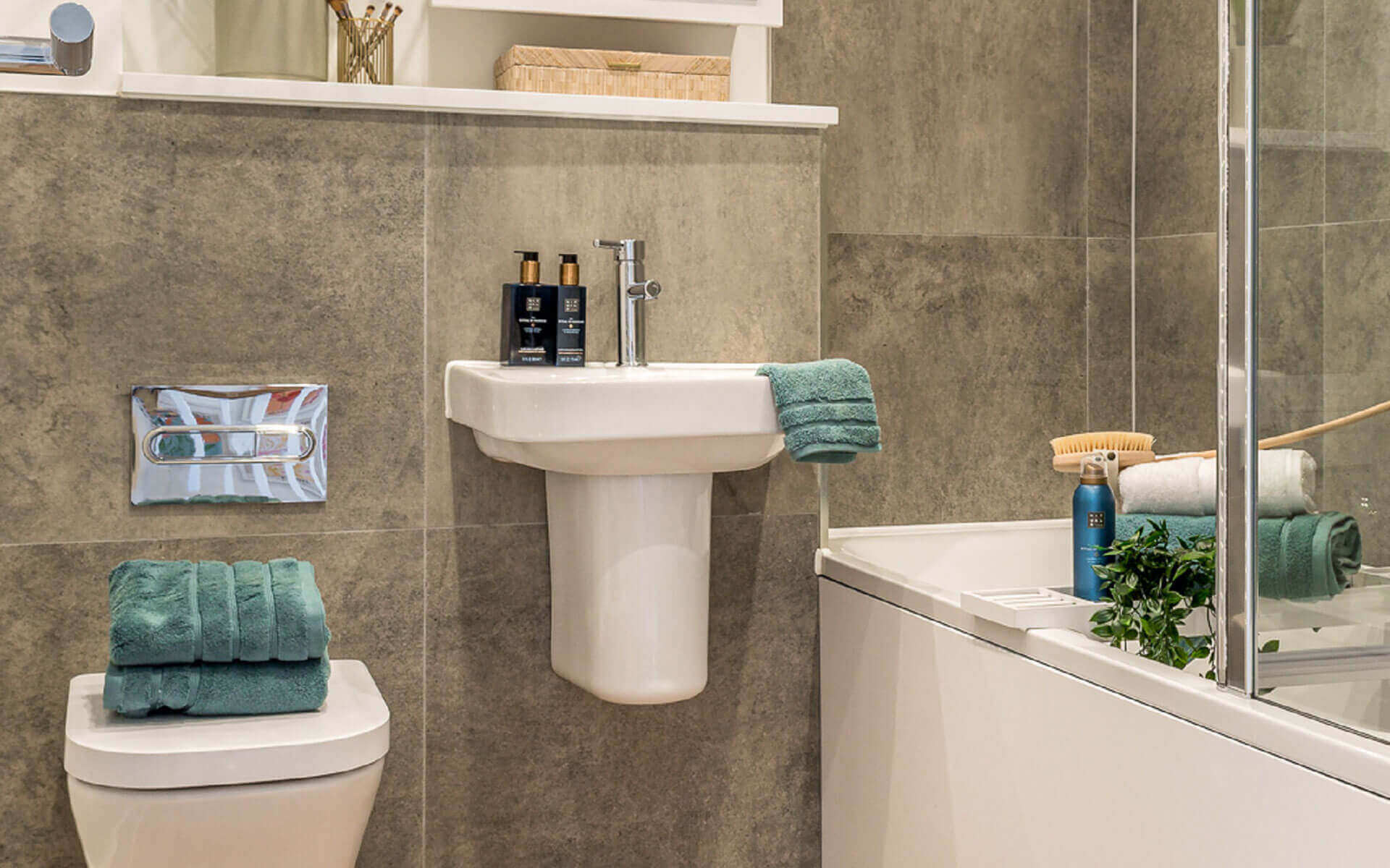 Pearson Heights Apartments The Cliff Bathroom (1)